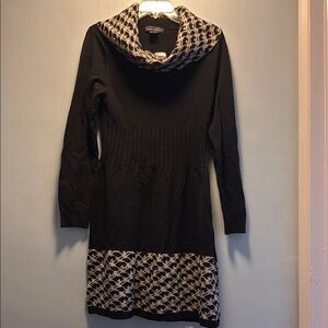 Jessica Howard Black and Cream Cowl Neck Sweater
